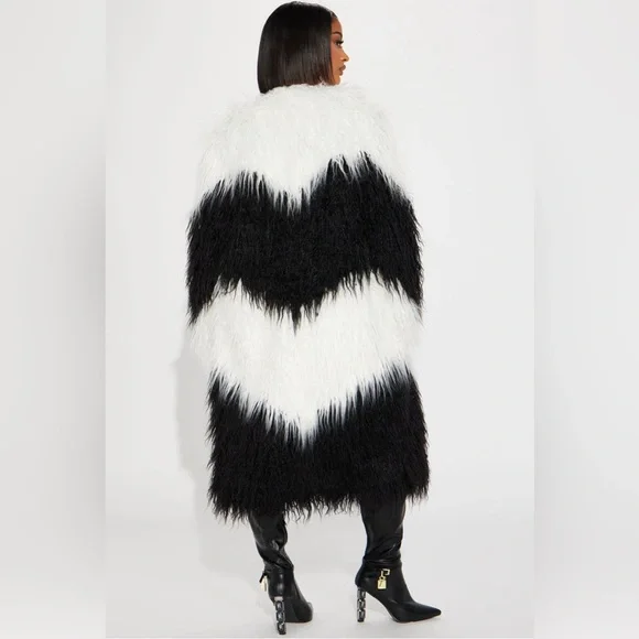 NWT Black and White Faux Fur Coat 2X - Picture 3 of 7